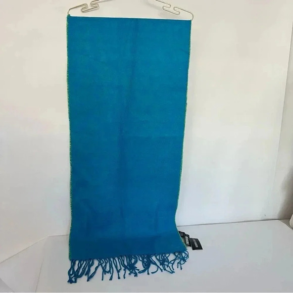 Steve Madden Reversible Leopard Print Scarf Green and Blue With Fringe - Picture 2 of 9